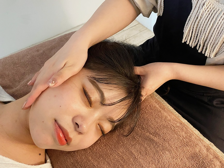 大阪】頭皮ほぐしも小顔も欲張る。しゅわしゅわ極楽ヘッドスパ | anatae
