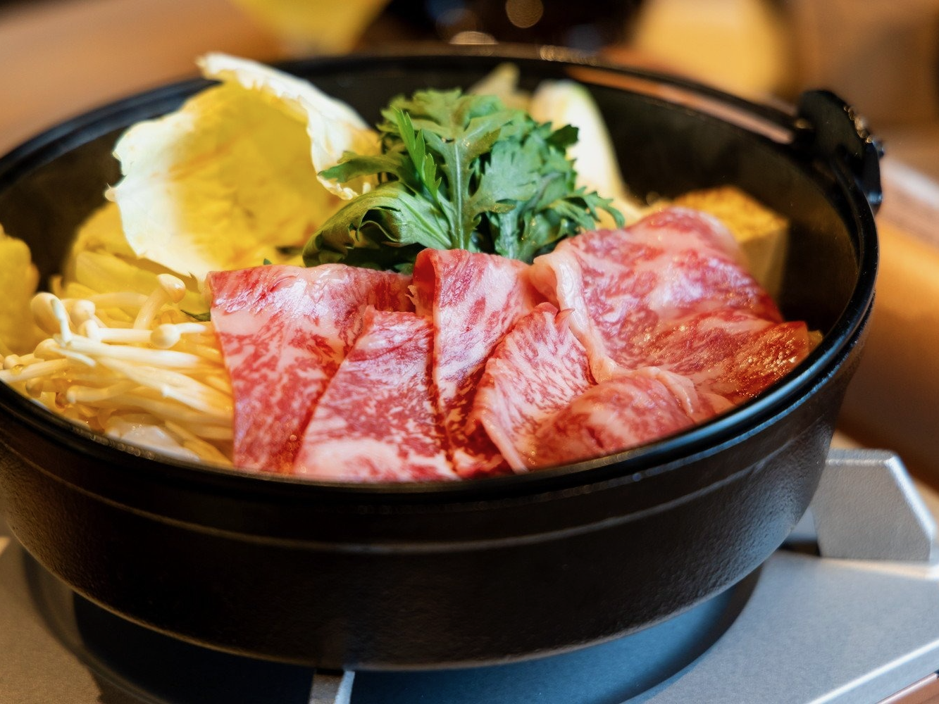 横浜で乙な“すき焼御膳”！昼から黒毛和牛にとろける幸せ（ドリンク付