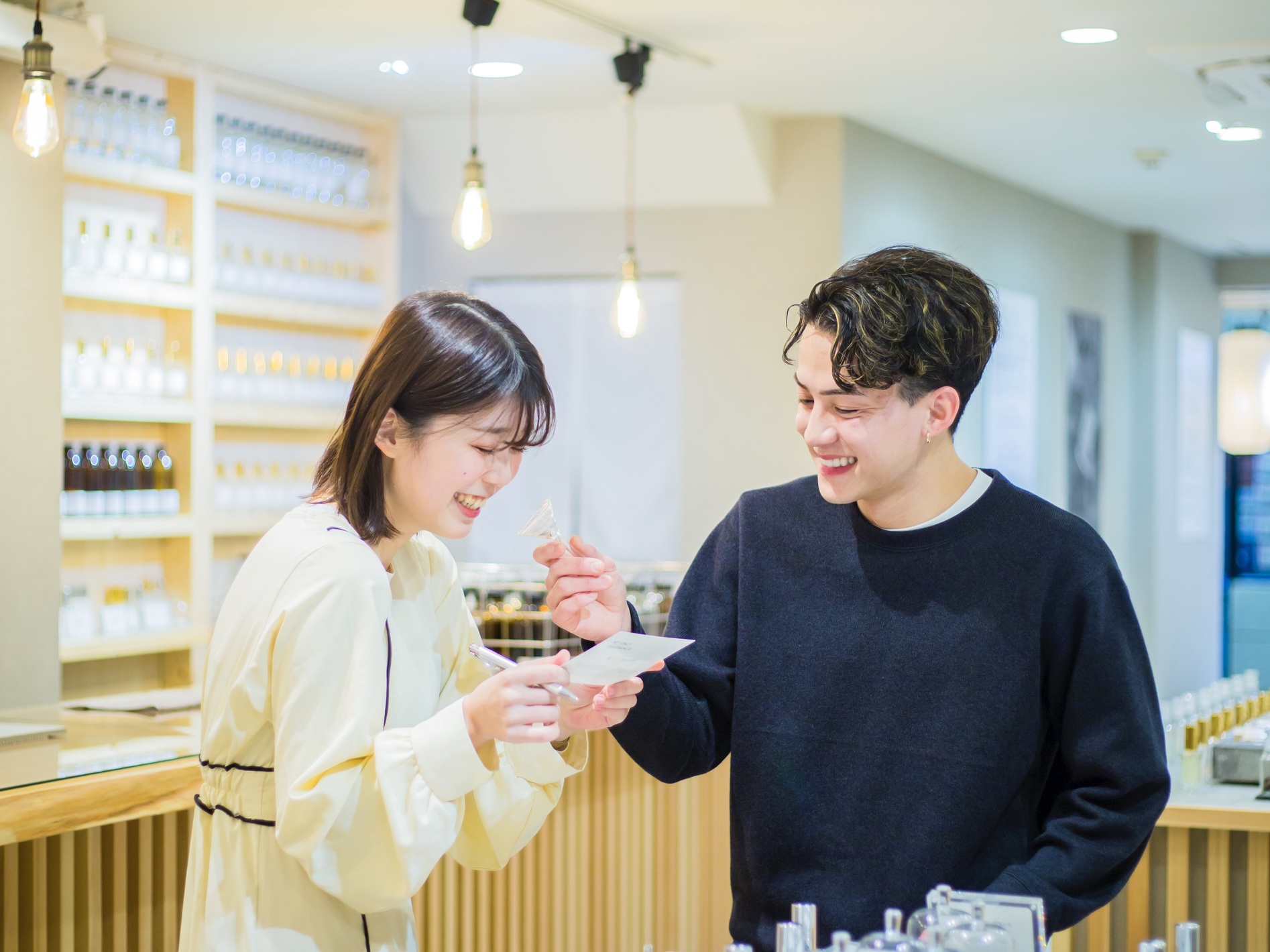 横浜】私の香りは非売品！世界に一つのフレグランス調合体験 | anatae