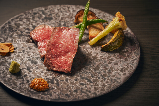 赤坂の隠れ家で味わう、希少部位A5特選シャトーブリアンと旬の美食が