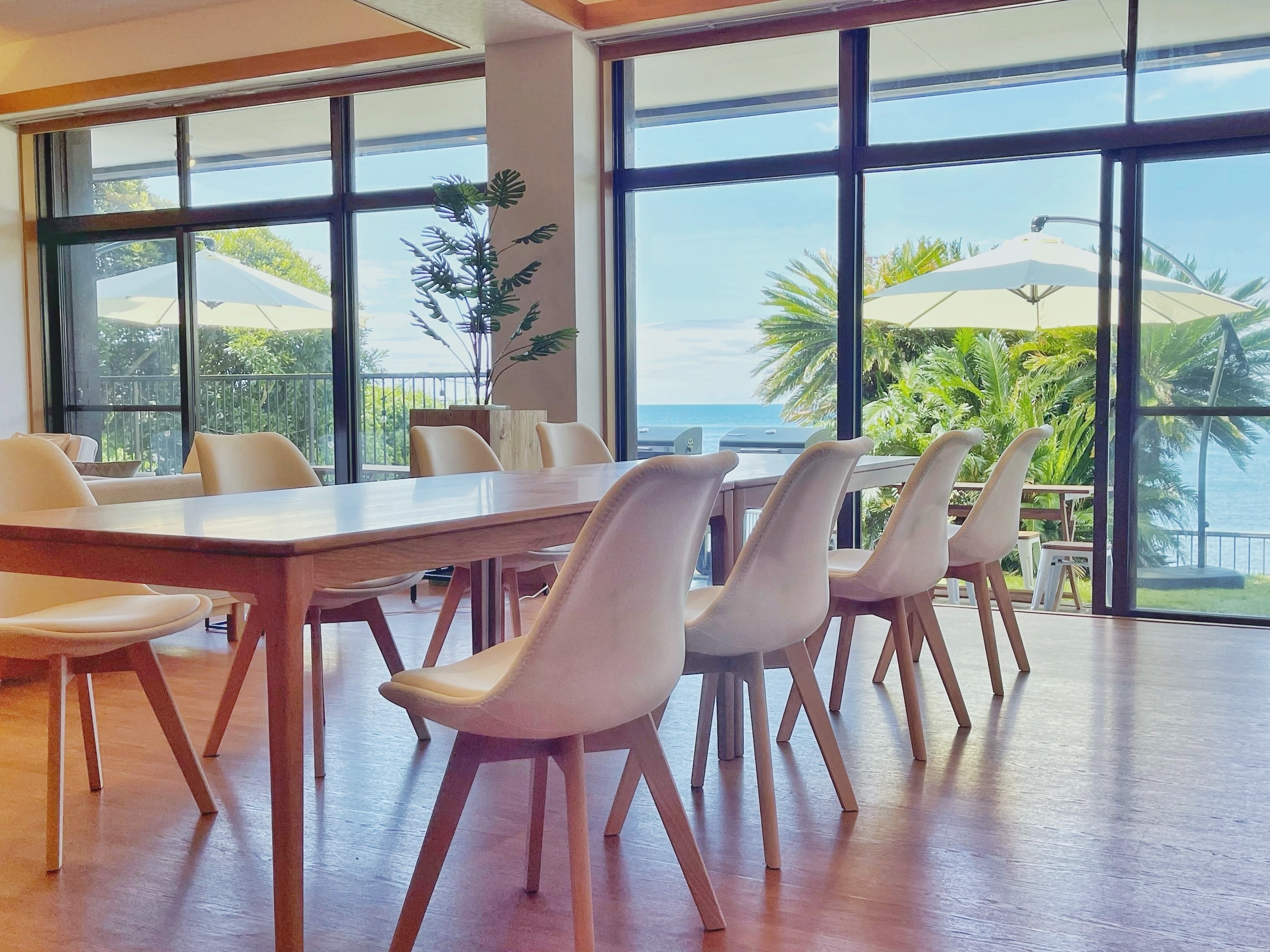 anatae | 【平日】午前は仕事、午後はBBQ。伊豆の海辺の6LDK別荘で企業合宿や家族旅を。