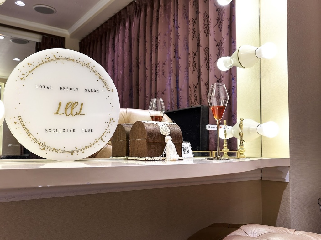 針を刺さずに水光肌へ。著名人御用達サロンの水光ジェットフェイシャル