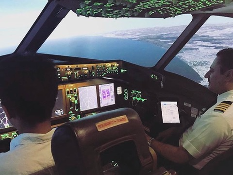 操縦桿を握って世界の空へ！品川で、ボーイング777の敏腕パイロットに