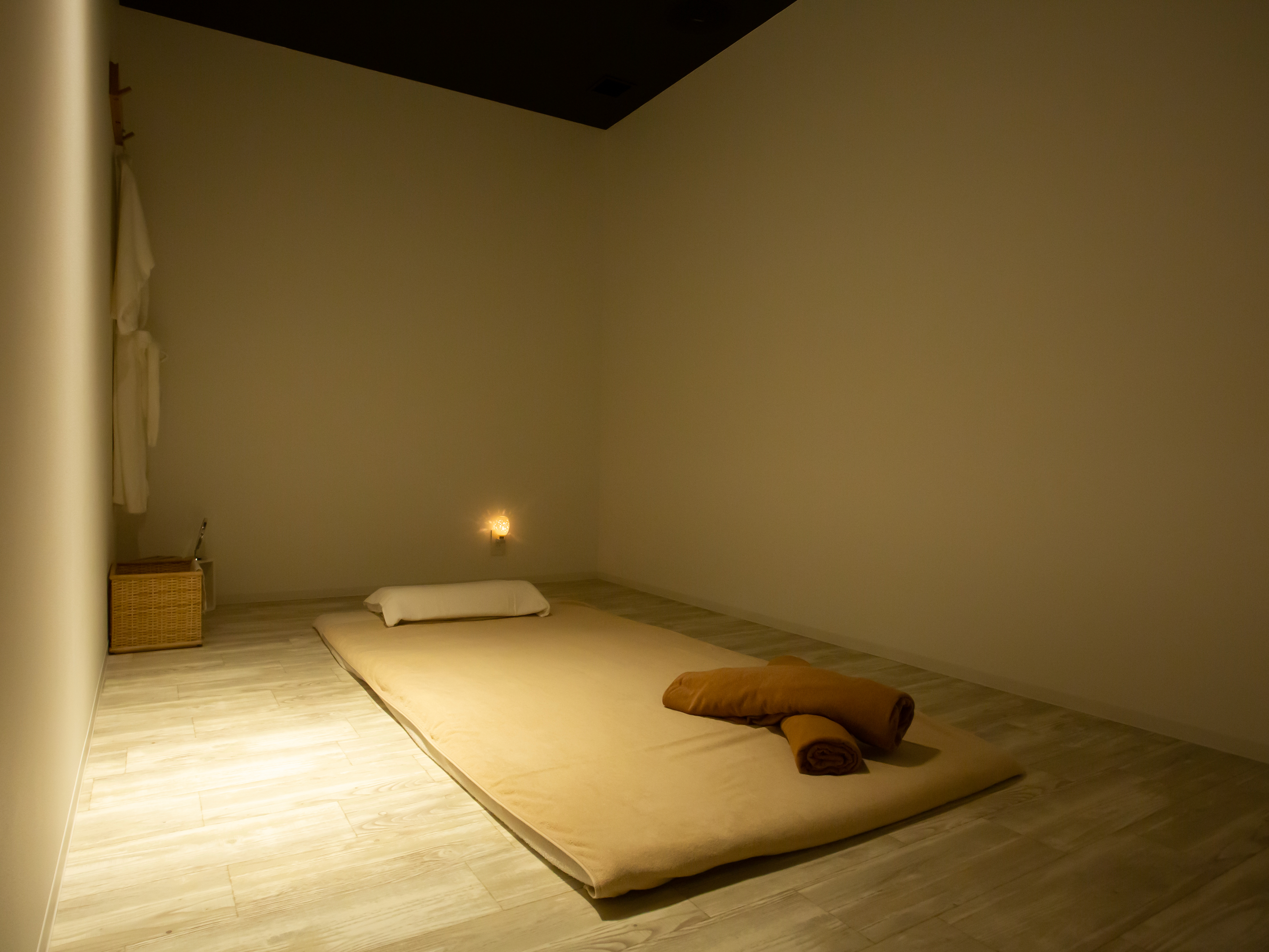 大阪】大地のパワーを全身で感じる、美と健康のホットストーンセラピー