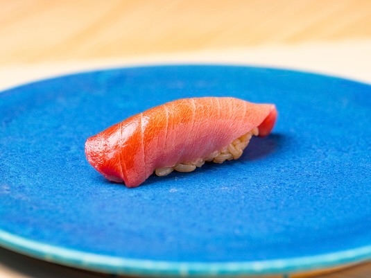 虎ノ門の「おにかい×2」で、名酒と味わう計算尽しのくずし鮨 | anatae