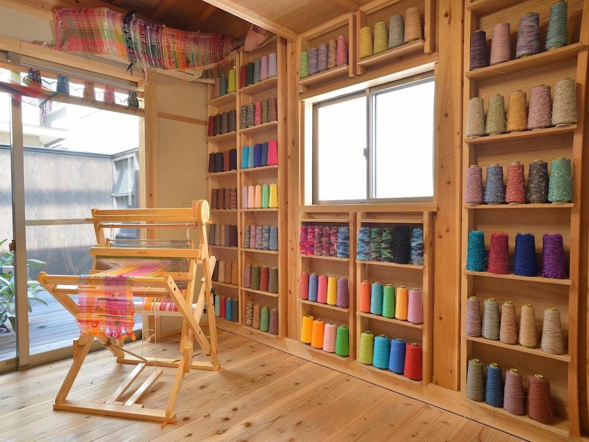 糸が1本抜けても個性！現代手織り「さをり織り」で自由なマフラーを