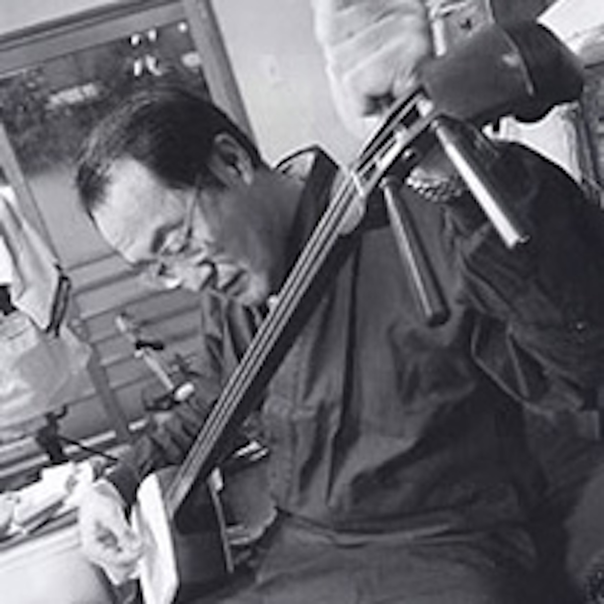 あの鑑定士の工房で、三味線の端材を使った箸とペンダントヘッド作り