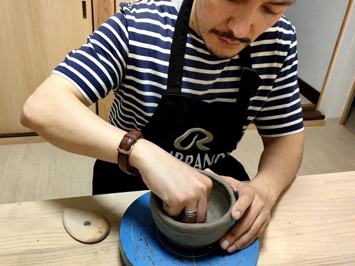 スペインバルセロナ出身の陶芸作家のハンドメイドトレイ 2種類