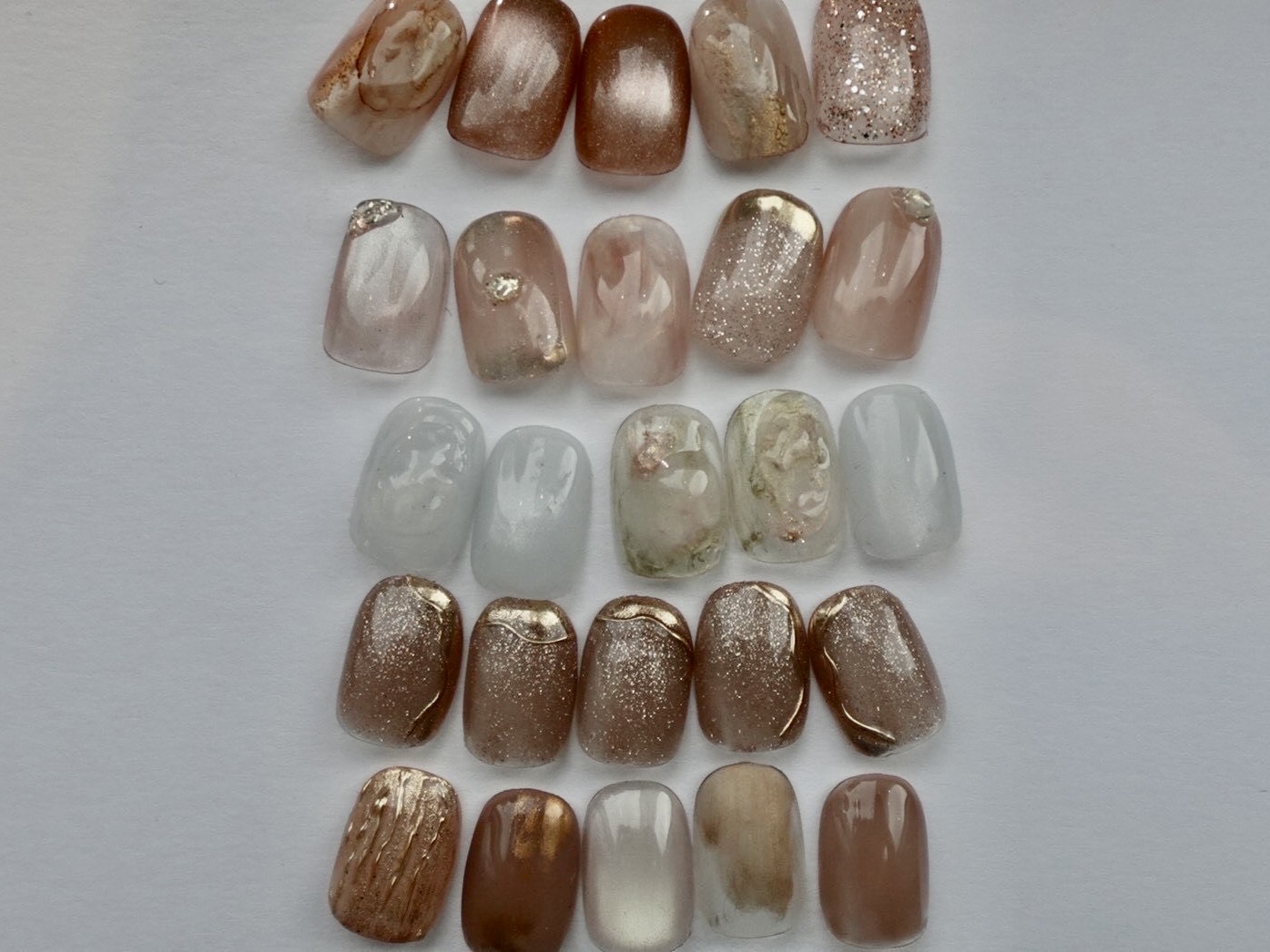 5つのデザインから選べる大人ニュアンスネイル。ハンドスパ付きのご