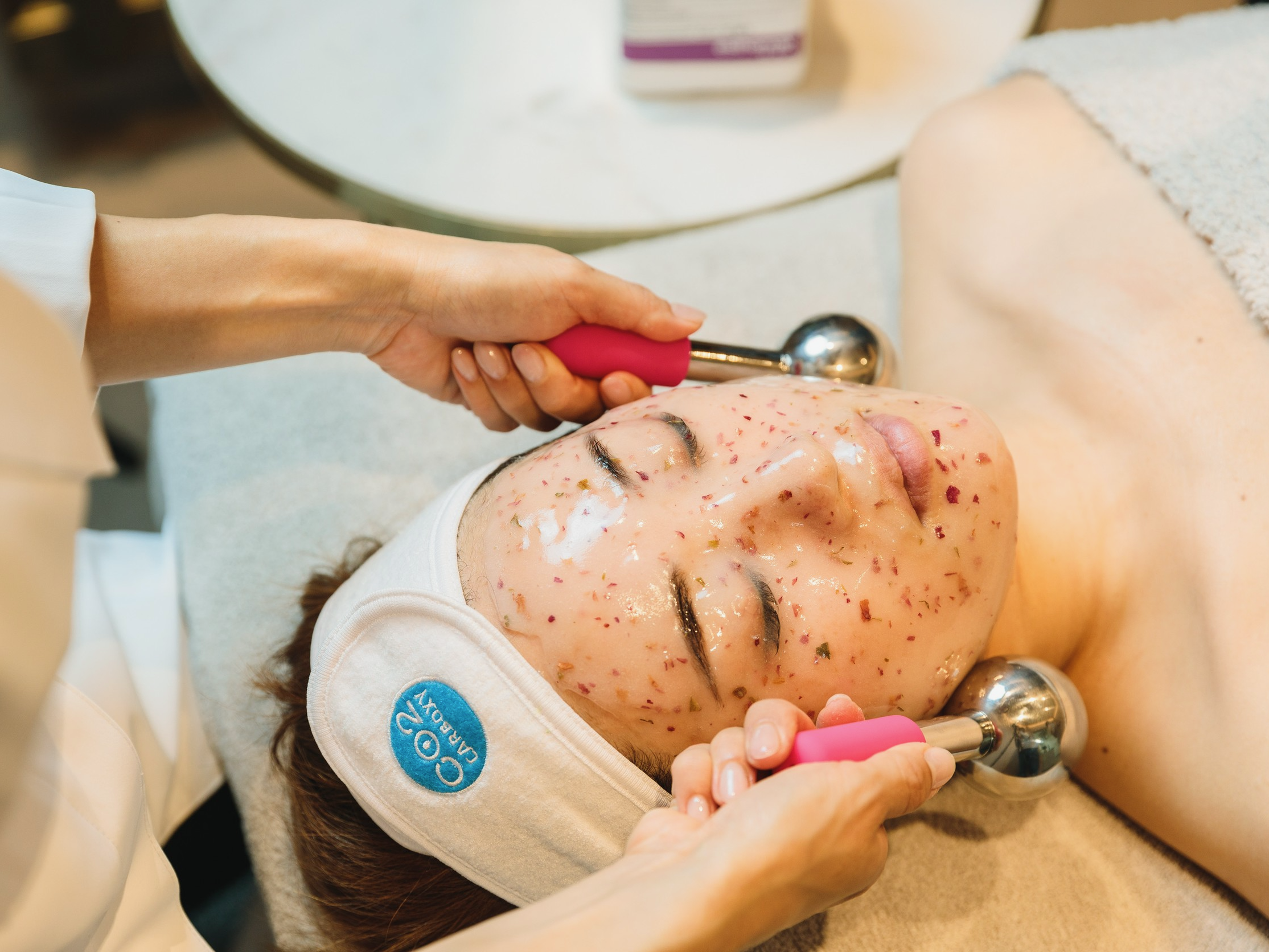 素肌の救世主！毛穴洗浄＆水光肌ジェリーマスクを堪能する三茶サロン